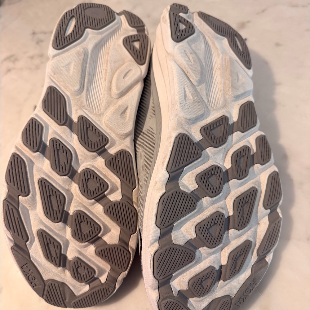 Men’s HOKA Clifton 9 Lightweight Gray Running Shoes, size 13D, EUC - Picture 6 of 6